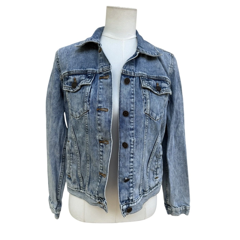 GAP Denim Jacket Womens Medium Blue Jean Trucker Button Front Classic Cotton